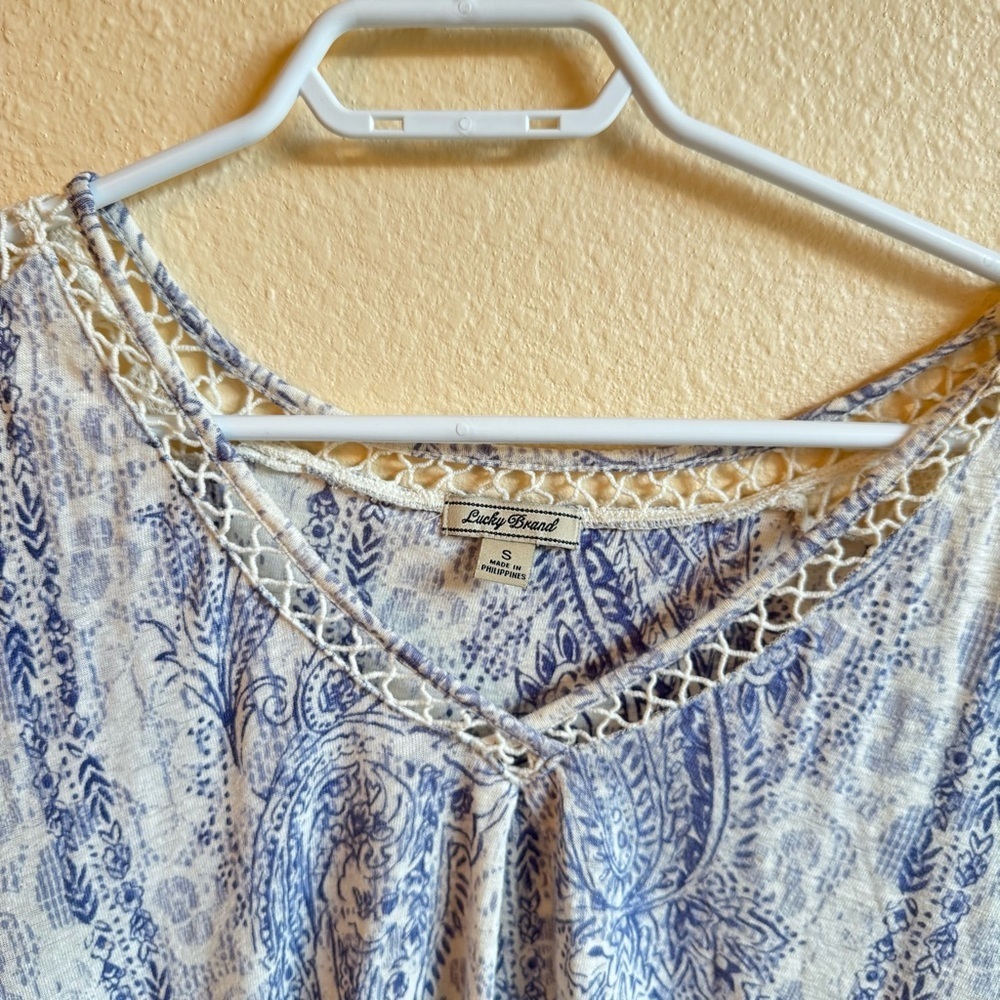 Lucky Brand Blue Paisley Boho Top Crochet Trim Cottagecore Festival Lightweight - Picture 8 of 10